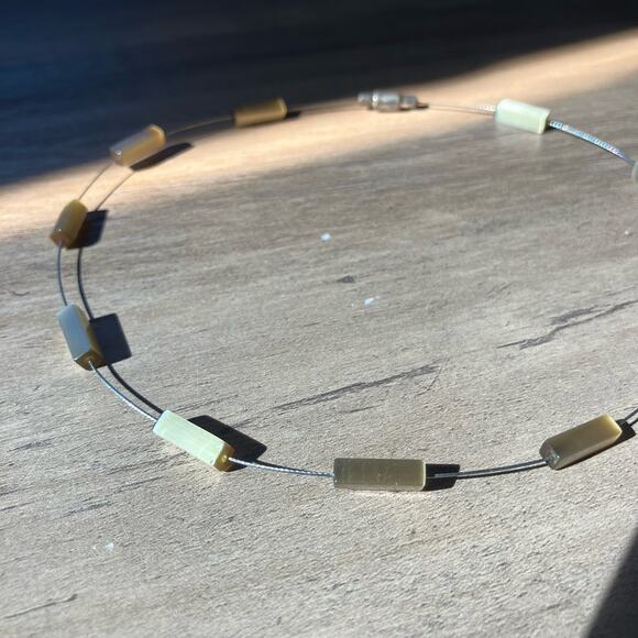 Champagne rectangular beaded necklace with magnetic clasp, minimalist boho chic - Picture 5 of 5